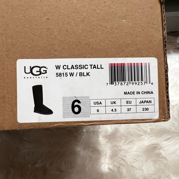 NIB Tall Classic Black Uggs - Picture 7 of 7